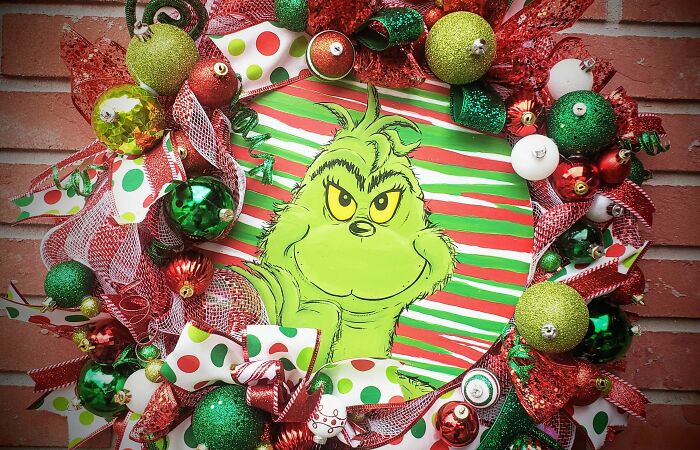 Grinch Holiday Decorations (11 Pics)