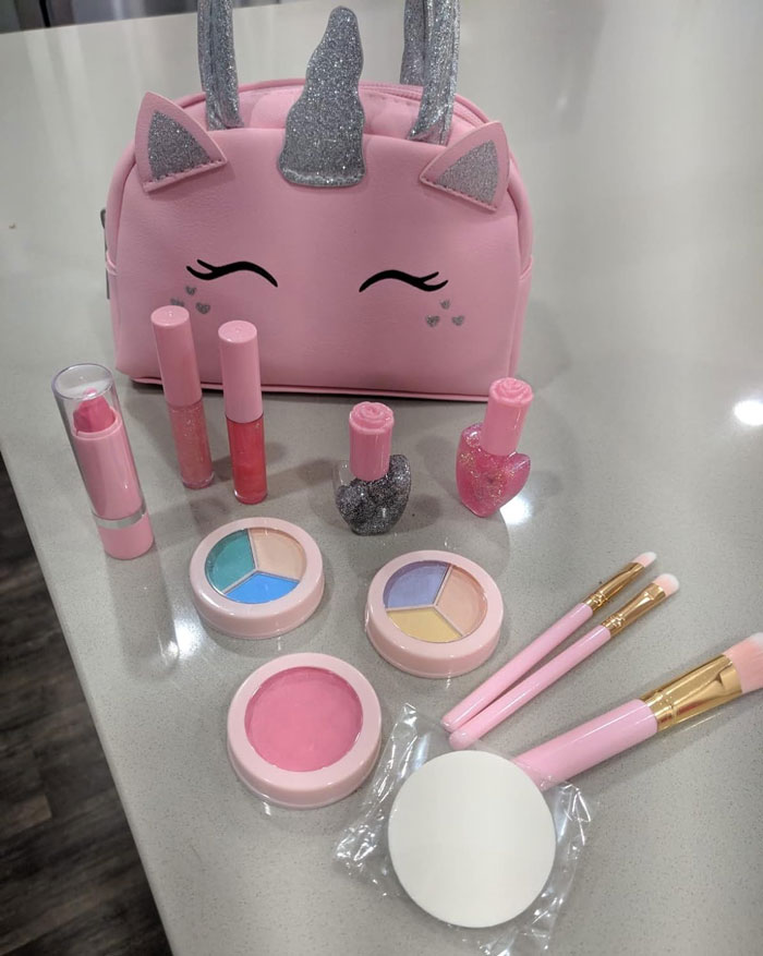 Kids Real Makeup Kit: A perfectly safe and non-toxic toy that completely washes off, making it the ideal gift for every little diva exploring her beauty skills.