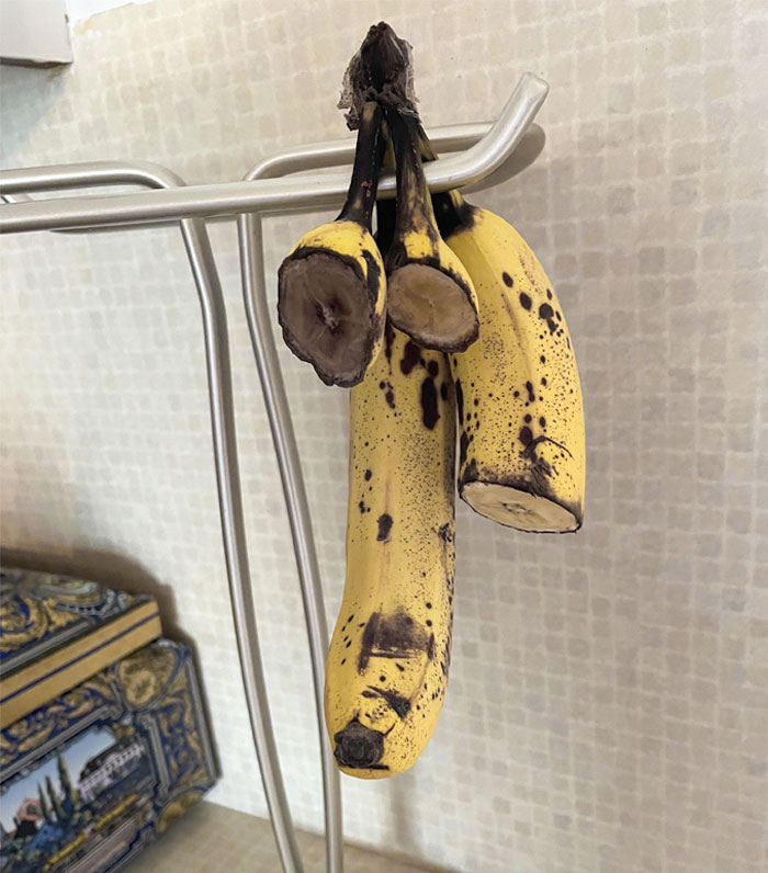 The Way My Wife Cuts And Leaves Bananas