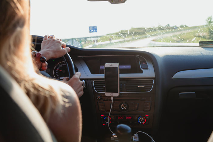 Dude Starts Lecturing This Mom For ‘Poor Driving’, She Just Waits For Cops Who Get Him Arrested