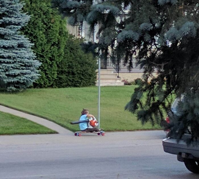 This Kid On A Longboard Using A Leaf Blower To Go Fast Is Now My Personal Hero