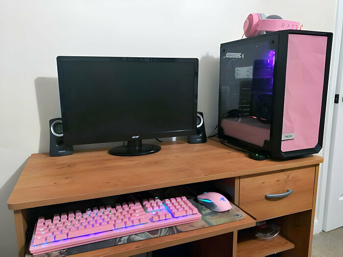 My Boyfriend Upgraded His PC, So I Built My First Rig Off His Old Parts. I'm Super Happy With How It Turned Out