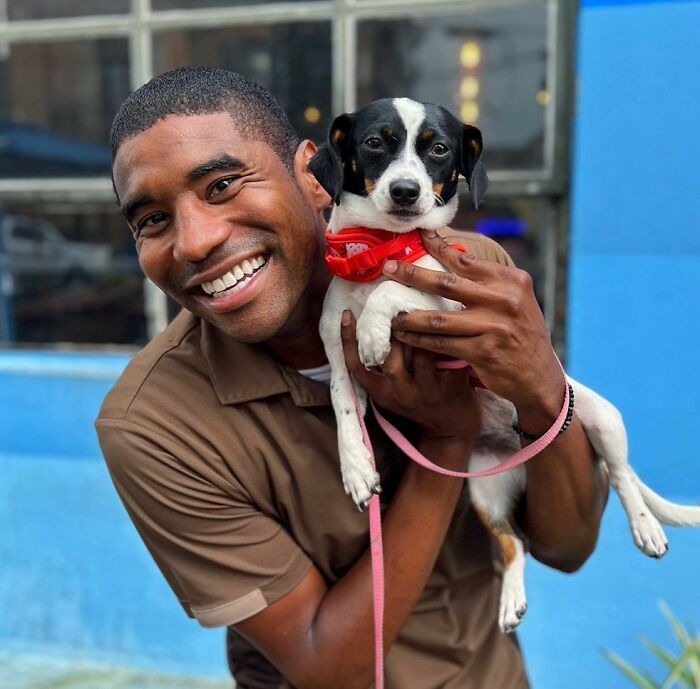 UPS Delivery Man Makes A Point Of Greeting Every Dog He Encounters (New Pics)