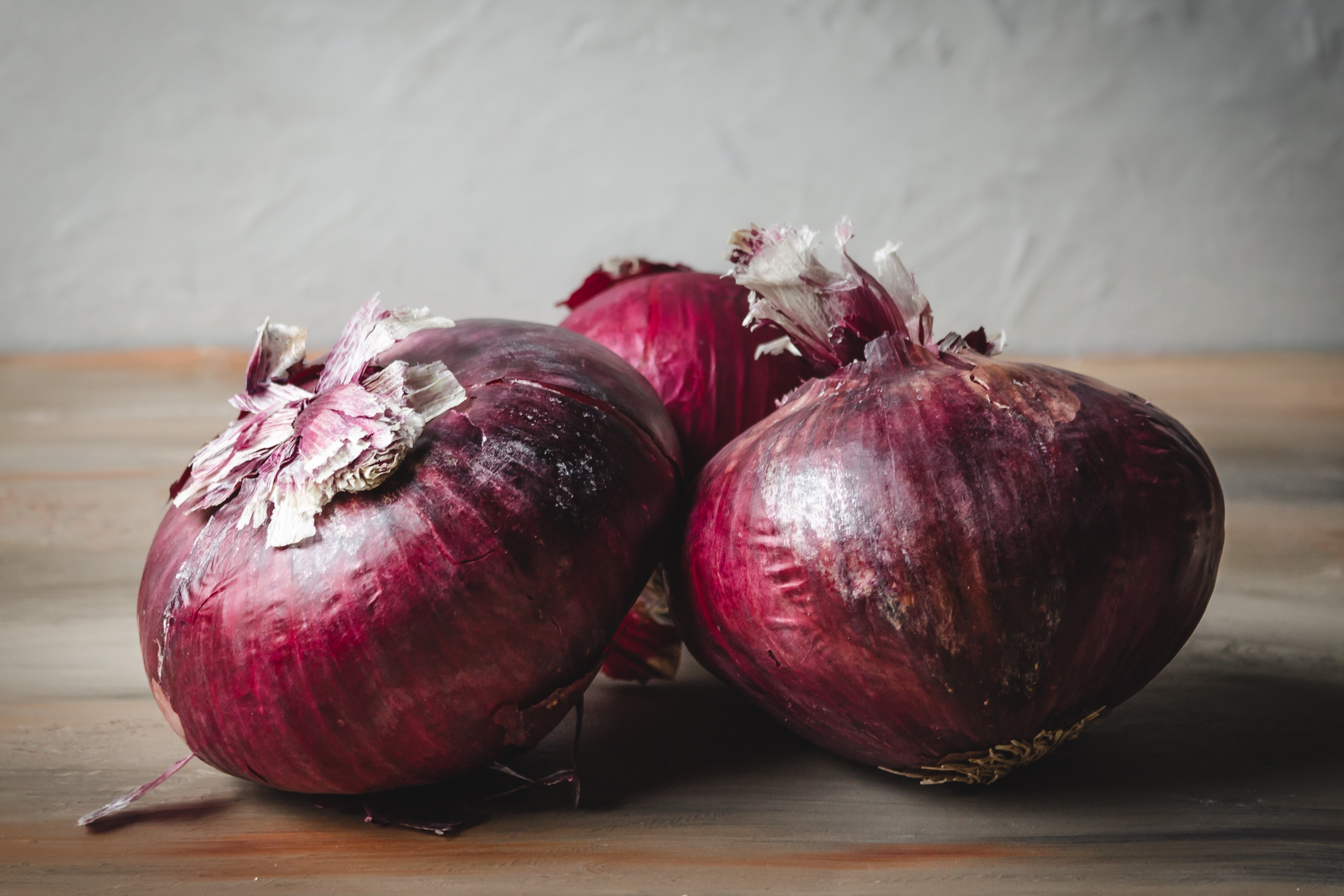 Red onions on the table