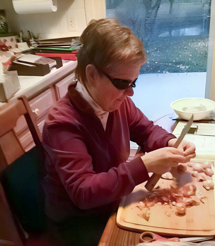 I Came Downstairs To See My Mom Cutting Onions While Wearing Swimming Goggles