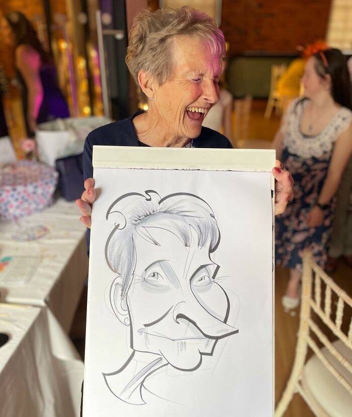 Artist Surprises People With His Caricatures, Showing Their Real Faces In A Funny Way