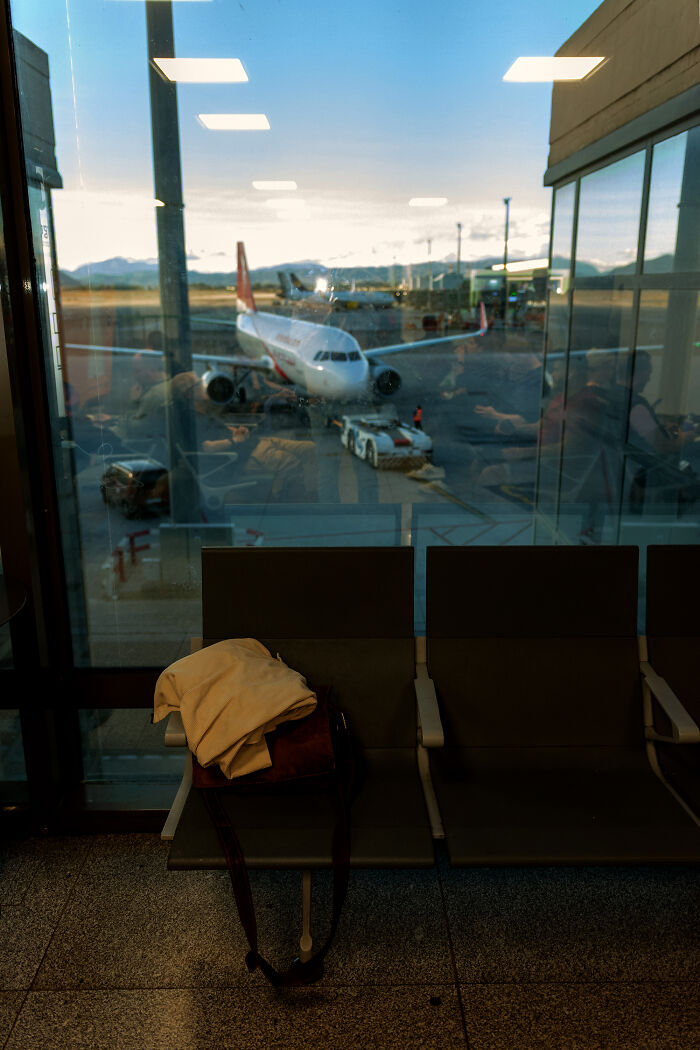 40 Photographs By William Josephs Radford That Show The Reality Of Flying Economy