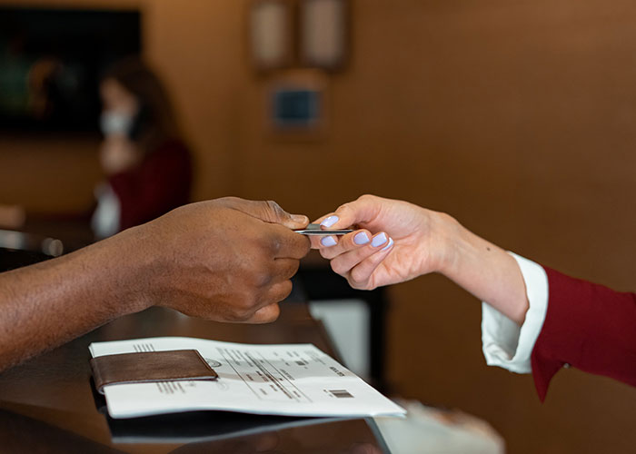 “These Mean Bedbugs”: People Reveal 30 Red Flags In Hotels That All Travelers Should Know