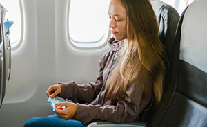 Dad Figures Out How To Make Woman On Plane Uncomfortable After She Refuses To Move Her Hair Away