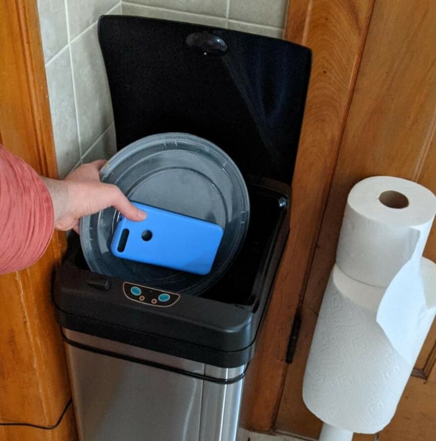 This Amazing Trash Can Features A 100% Touch-Free Sensor Lid That Opens And Closes Automatically With Just The Motion Of Your Hand. No More Germs, No More Mess, No More Hassle!