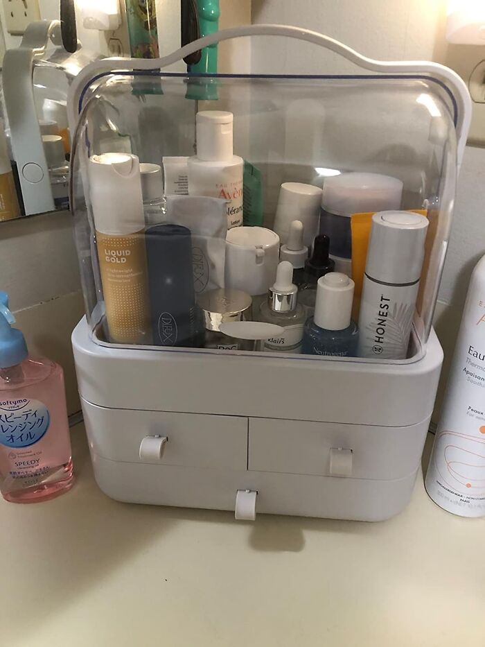 Upgrade Your Vanity Game: Modern Cosmetic Organizer, Big On Capacity!