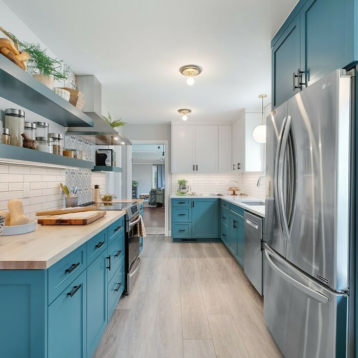 Think Big In Small Spaces: 50 Galley Kitchen Ideas That Really Cook ...