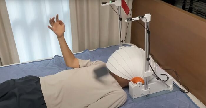 Here’s A Unique Gadget Created By This Guy to Protect Heads While Using Phones in Bed