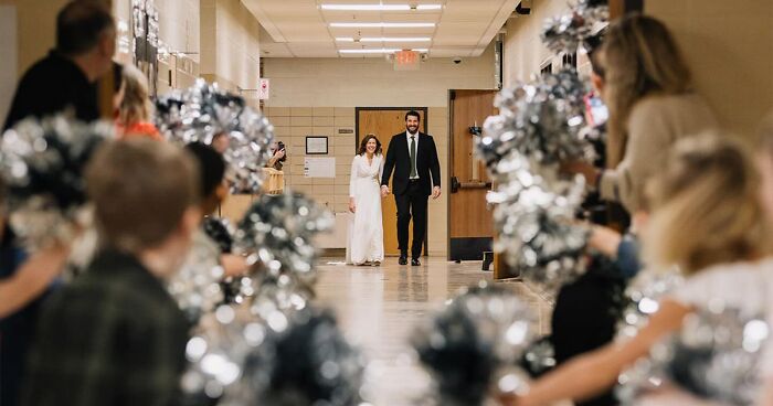 Kindergarten Teacher Surprises Her Students By Inviting Them To Her Wedding