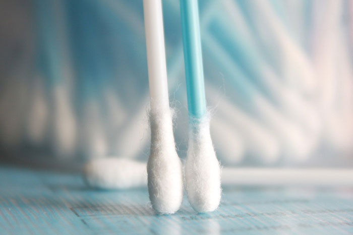 Image of cotton swabs.