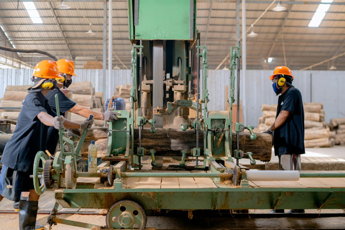 Plant Manager Threatens To Fire Employees, Regrets It Later After Nobody Shows Up