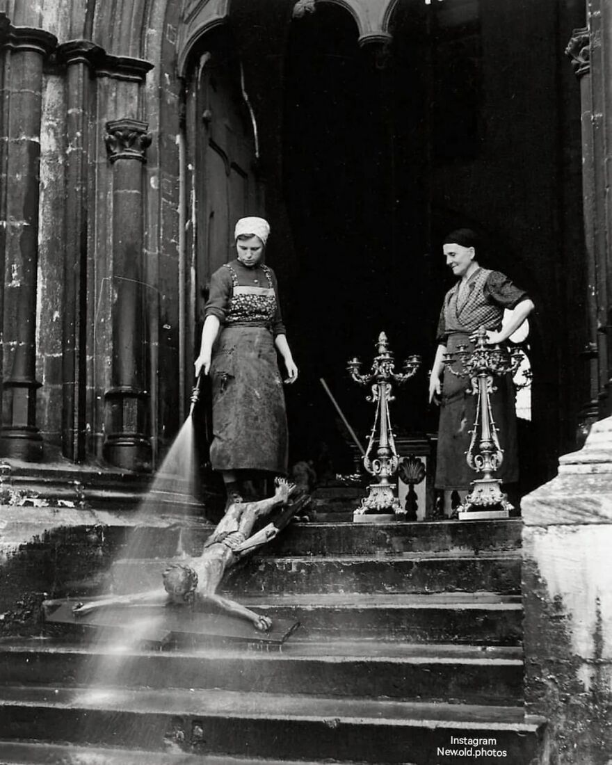 Cleaning Day At Church, Leipzig Germany C.1920.
facebook " Group "
vintage / History Of Everything & Weird Facts
................................... ...................................
#cleaning #church #leipzig #leipzigcity #leipziger #churchcleaning #cleaningday #leipzigchurch #leipzigtravel #kirchen
#vintage #vintagephoto #vintagephotos #oldgermany #vintagegermany #kirche #20s #germanychurch #c1920 #diekirch #leipzigphotography #kirche #1920s
...................................
..