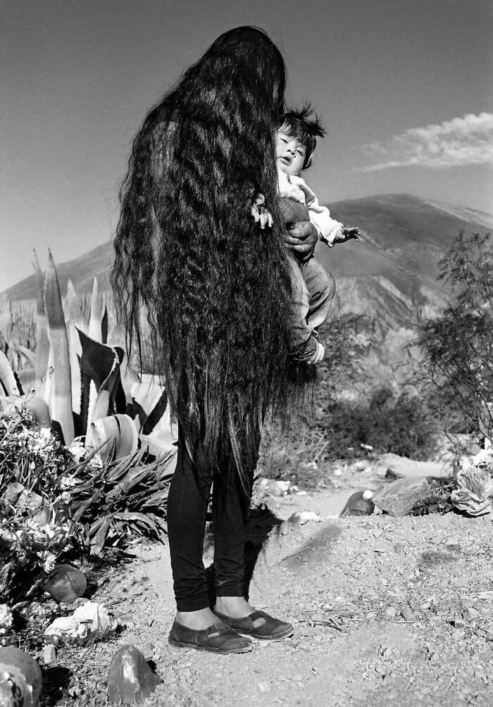 Argentine Photographer Has Been Photographing Women With Long Hair In Latin America For 17 Years