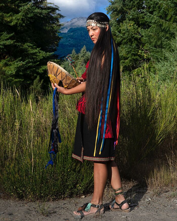 Argentine Photographer Has Been Photographing Women With Long Hair In Latin America For 17 Years