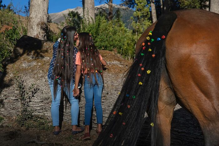 Argentine Photographer Has Been Photographing Women With Long Hair In Latin America For 17 Years