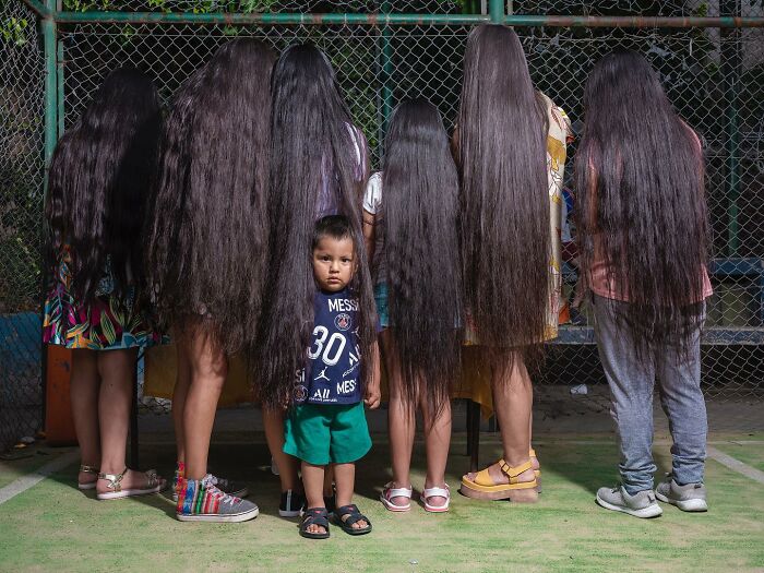 Argentine Photographer Has Been Photographing Women With Long Hair In Latin America For 17 Years