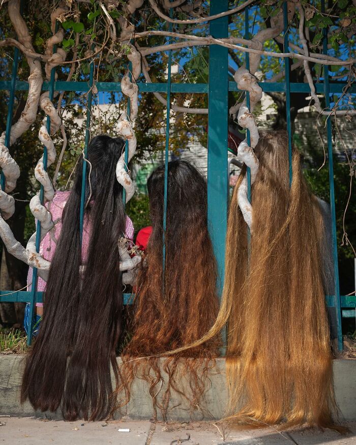 Argentine Photographer Has Been Photographing Women With Long Hair In Latin America For 17 Years