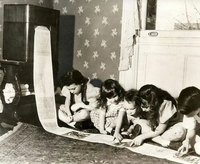 Radio-Delivered Newspaper Machine, Missouri, 1938