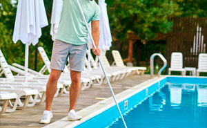 Man Refuses To Look After Pool Any Longer, Asks Wife To Stick To Her Promise, Drama Ensues