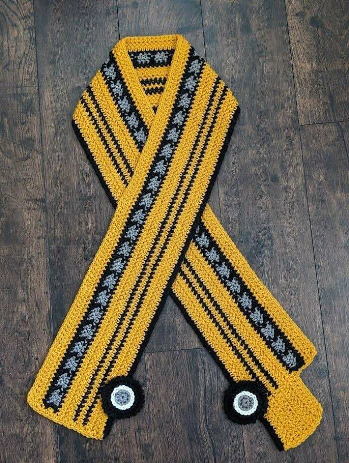 Made A School Bus Scarf For My Daughter's Bus Driver For Christmas. I Hope She Loves It!