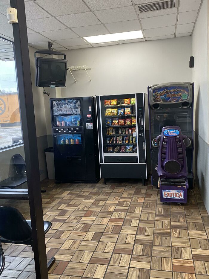 Thought You Guys Would Like This — My Local Laundromat Is Stuck In The 90’s!