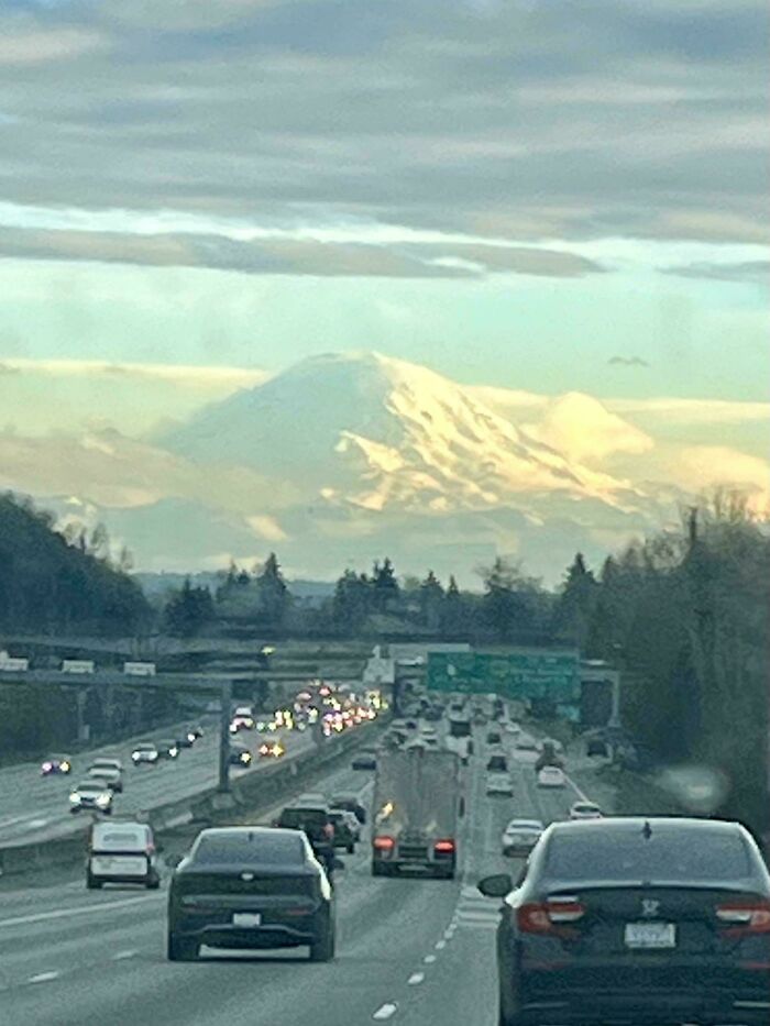 The Jarring Size Of Mount Rainier