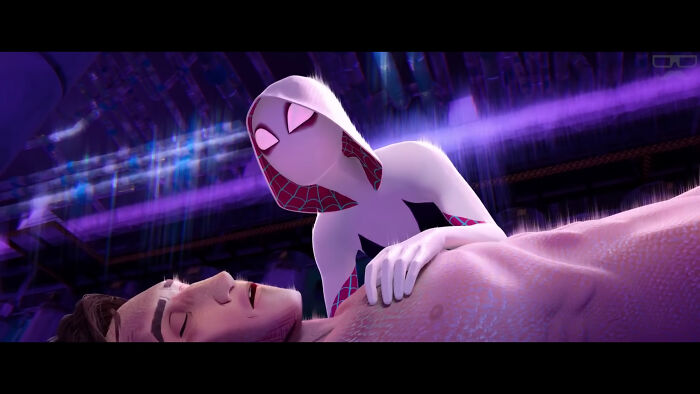 In Spider-Man: Into The Spider-Verse Gwen's Origin Story Shows Subtle, Blue Traces Of Scales On The Body Of Her Universe's Peter. This Is A Reference To The Comics, In Which Peter Turned Himself Into The Lizard