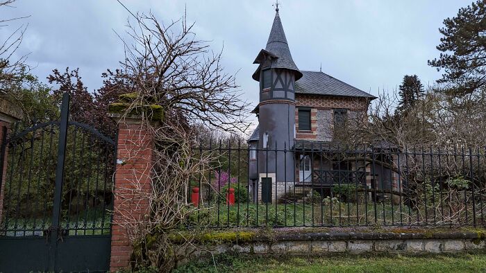 This House Not Far From Where I Live, Pretty Sure A Witch Lives Here... 🧹🦇🕸️