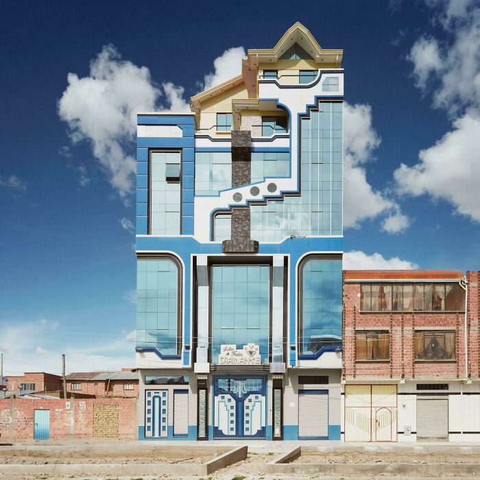 Freddy Mamani, New Andean Architecture (El Alto, Bolivia)