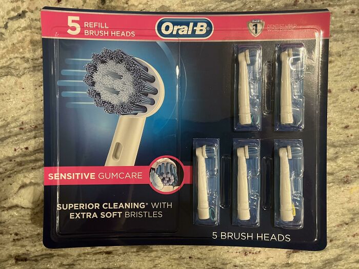 Oral-B packaging mistake showing 5 brush heads but only displaying 4.