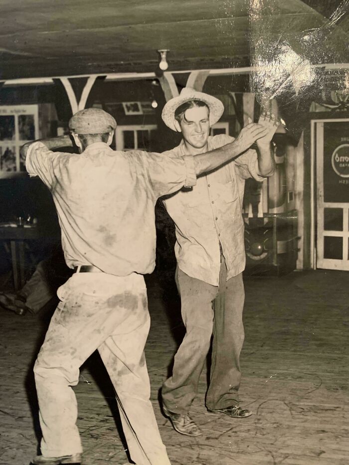 El hermano de mi bisabuela, Perry. Fue golpeado hasta la muerte en una pelea de bar en 1949 a la edad de 31 años