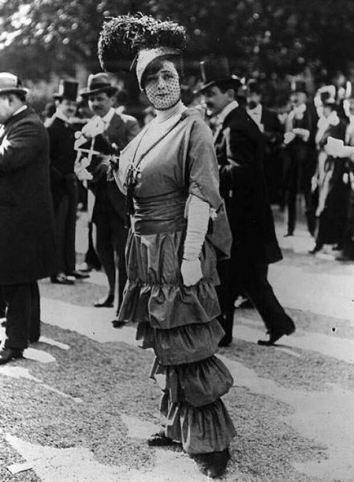 The Hobble Skirt Trend From The 1900’s And 1910’s