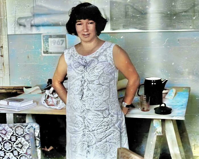 Mi madre, ingeniera, en su despacho, un mes antes de que yo naciera. 1967, Tashkent, Uzbekistán