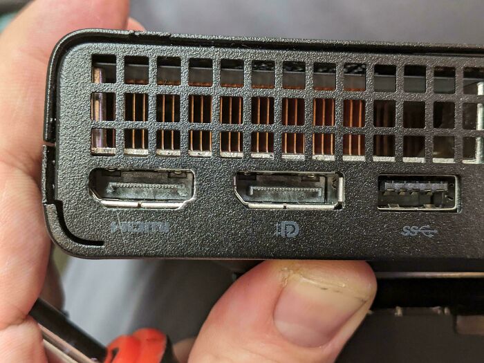 User States Hdmi Plug Doesn't Fit. User Is Right