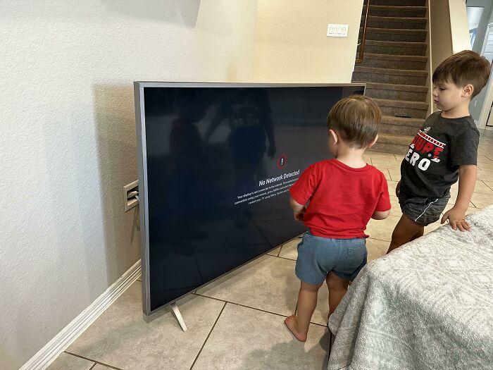 Found This 65” TV In The Dumpster In My Neighborhood