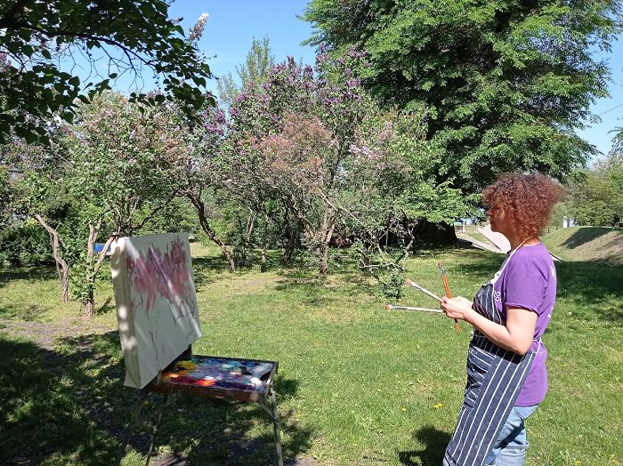 My Friends And I Went To An Art Plein Air With A Lilac Landscape (15 Pics)