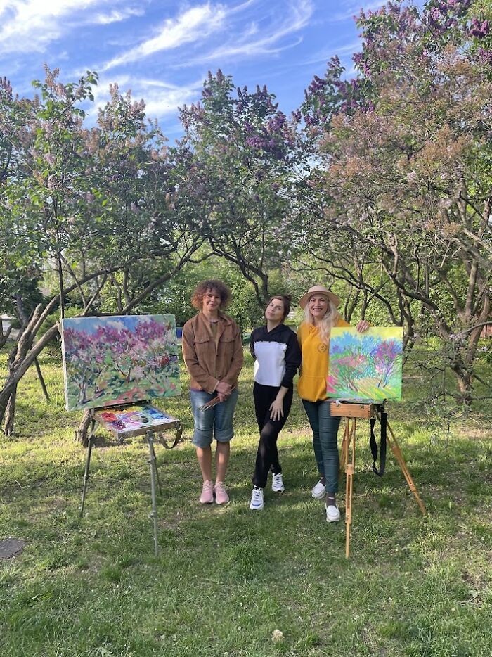 My Friends And I Went To An Art Plein Air With A Lilac Landscape (15 Pics)