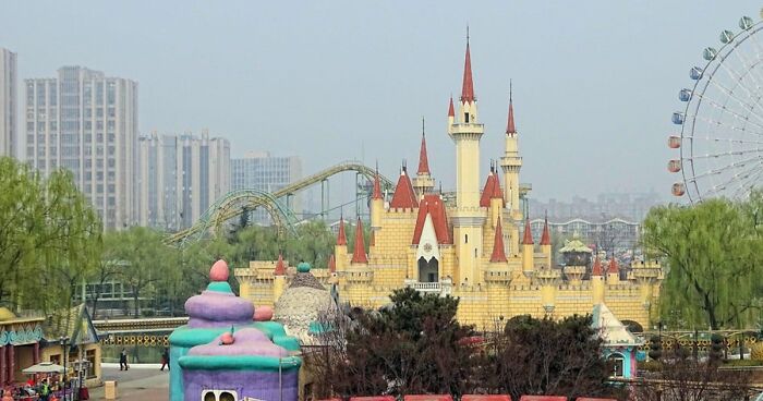 Netizen Shares 20 Pics From Beijing’s Hilarious Disney Park Ripoff