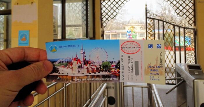 Person Online Shares 20 Pictures From Beijing’s Hilariously Bad Disney Park Ripoff