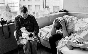 33 Emotional Photos That Won The 2024 Birth Photography Image Competition