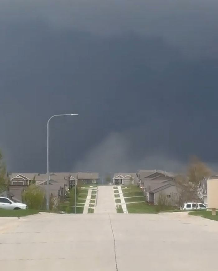 People Stunned As Midwestern Woman Goes Outside To Film Tornado After Hearing Sirens