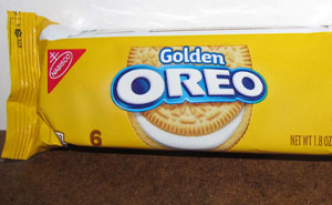 Entitled Mom Steals ‘Golden Double Stuff’ Oreo Pack From Man’s Cart In Parking Lot, Drama Ensues