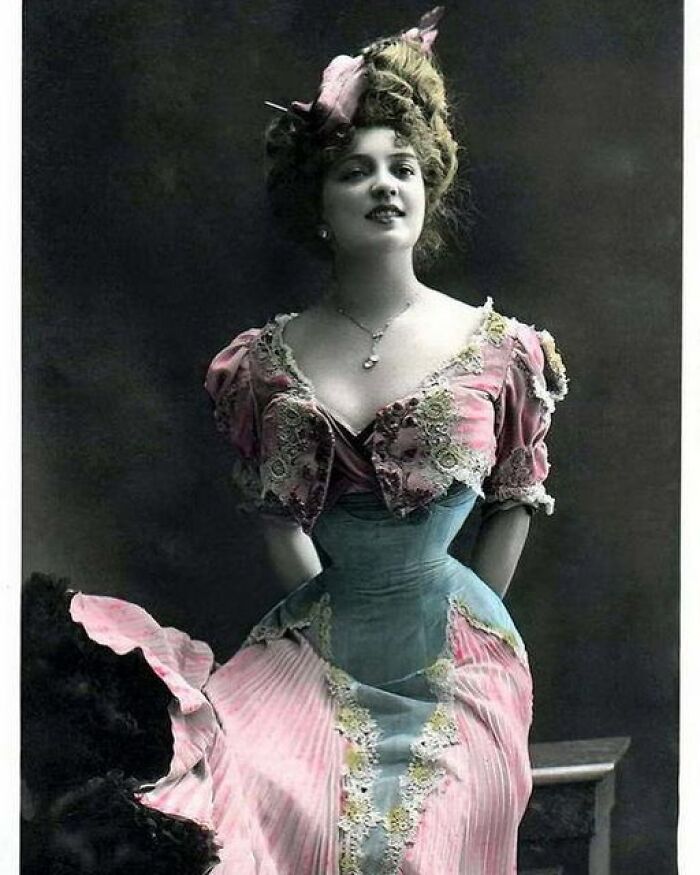 French Postcard Of Arlette Dorgère (Born Anna Mathilde Irma Jouve, 8 June 1880 – 1965)