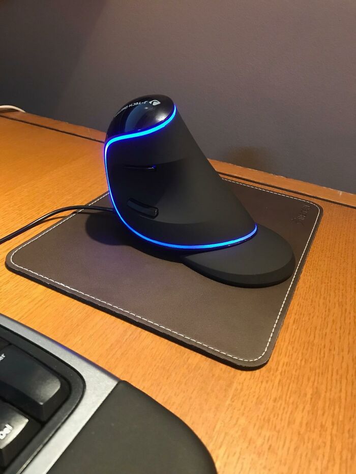 An Ergonomic Mouse Is Perfect For Long Gaming Sessions Without The Hand Strain