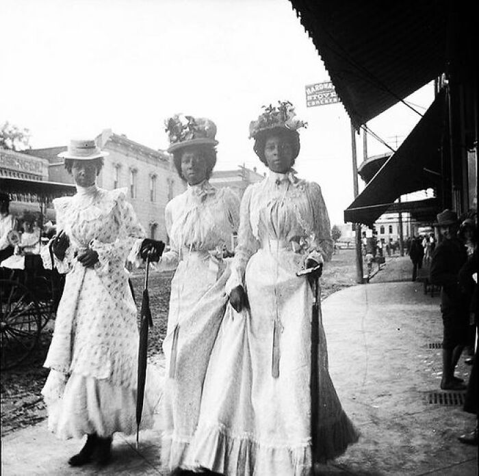 Three Women In Marshall, Texas C. 1899. Photographed By Gabriele Munter